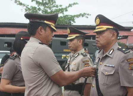 4 Pejabat Polres Inhil Dapatkan Reward dari Kapolres Dolifar